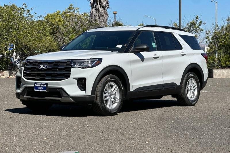 Ford Explorer Vehicle Full-screen Gallery Image 07