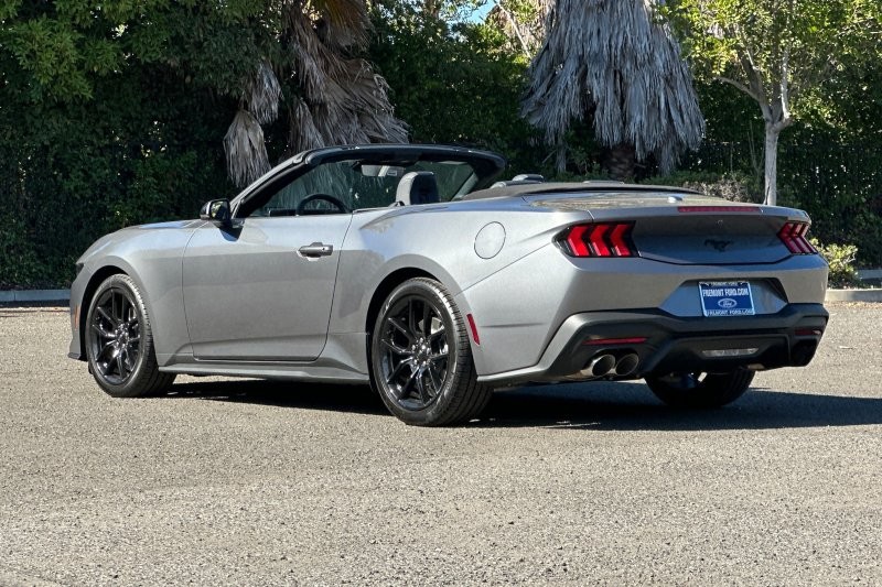 Ford Mustang Vehicle Full-screen Gallery Image 05