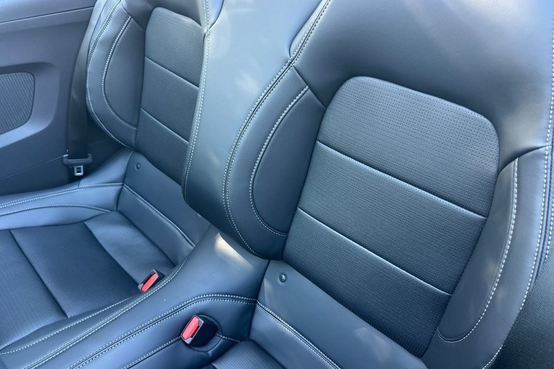 Ford Mustang Vehicle Full-screen Gallery Image 13