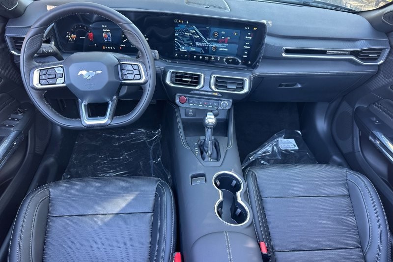 Ford Mustang Vehicle Full-screen Gallery Image 14
