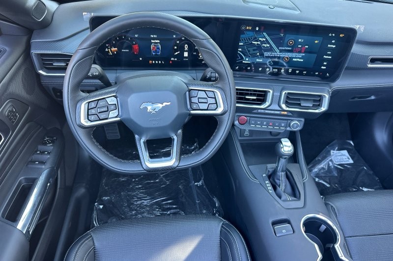 Ford Mustang Vehicle Full-screen Gallery Image 15
