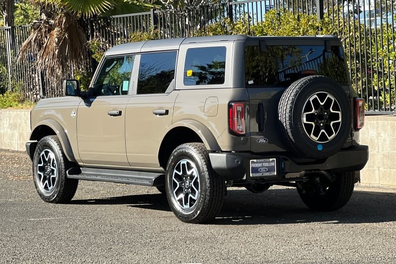 Ford Bronco Vehicle Full-screen Gallery Image 05