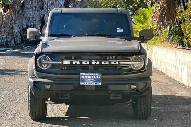Ford Bronco Vehicle Full-screen Gallery Image 08