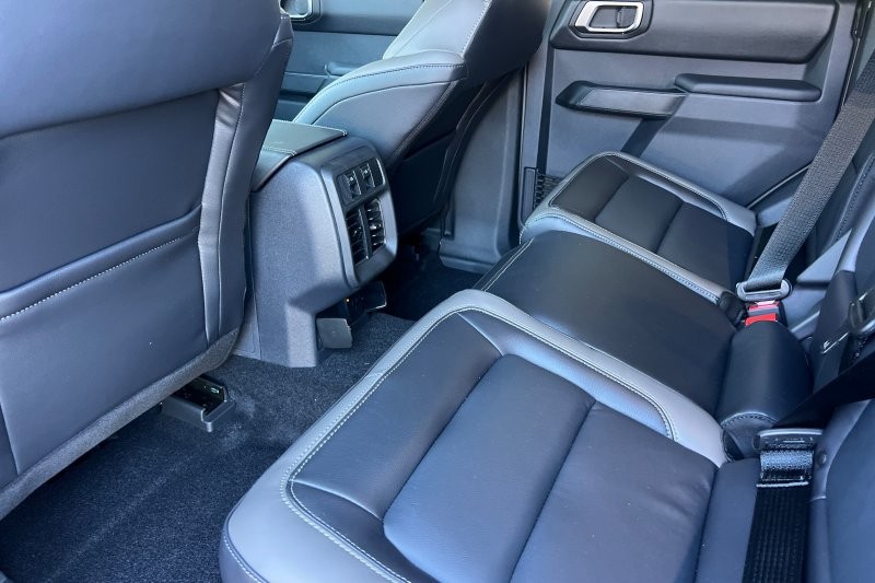 Ford Bronco Vehicle Full-screen Gallery Image 12