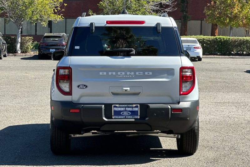 Ford Bronco Sport Vehicle Full-screen Gallery Image 04