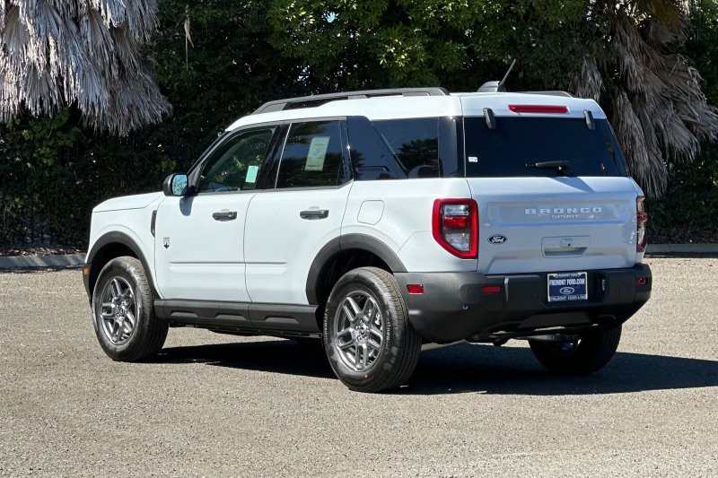 Ford Bronco Sport Vehicle Full-screen Gallery Image 05