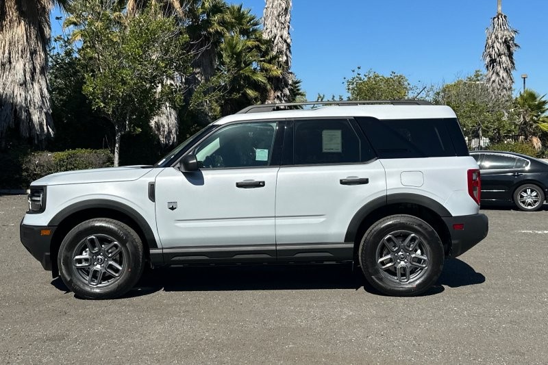 Ford Bronco Sport Vehicle Full-screen Gallery Image 06