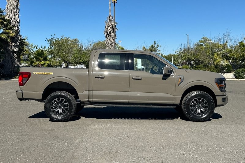 Ford F-150 Vehicle Full-screen Gallery Image 02