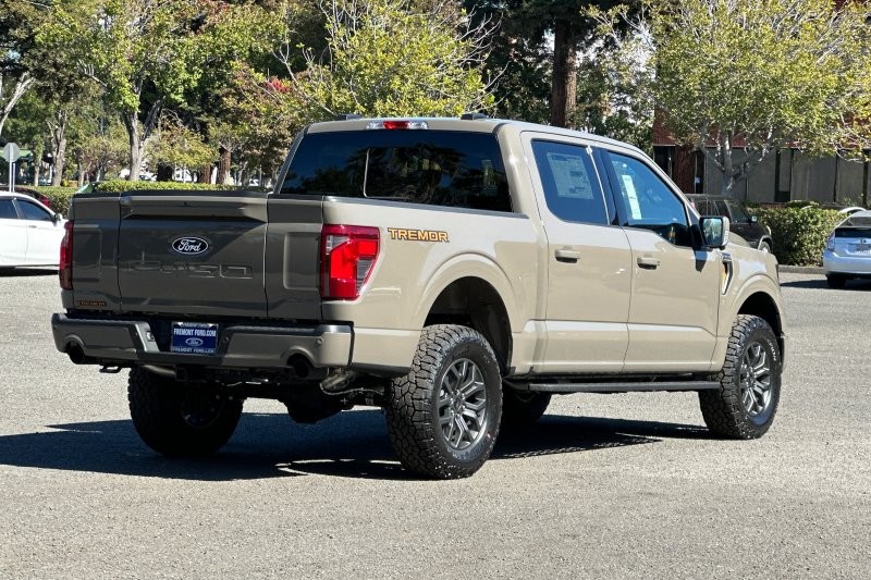 Ford F-150 Vehicle Full-screen Gallery Image 03