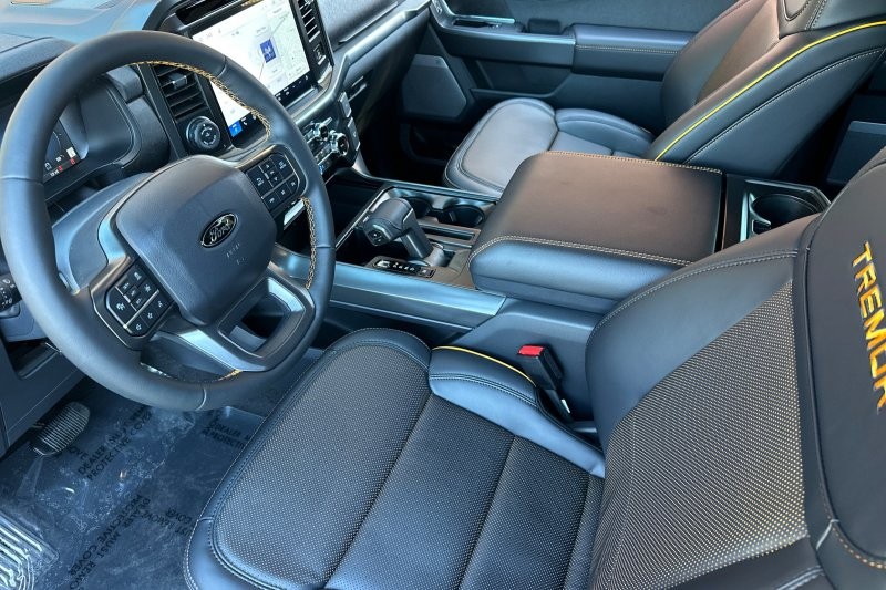 Ford F-150 Vehicle Full-screen Gallery Image 09
