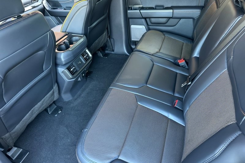 Ford F-150 Vehicle Full-screen Gallery Image 12