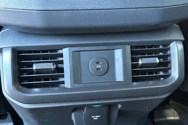 Ford F-150 Vehicle Full-screen Gallery Image 13
