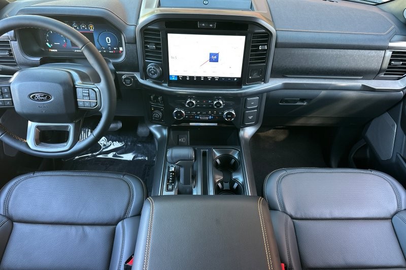 Ford F-150 Vehicle Full-screen Gallery Image 14