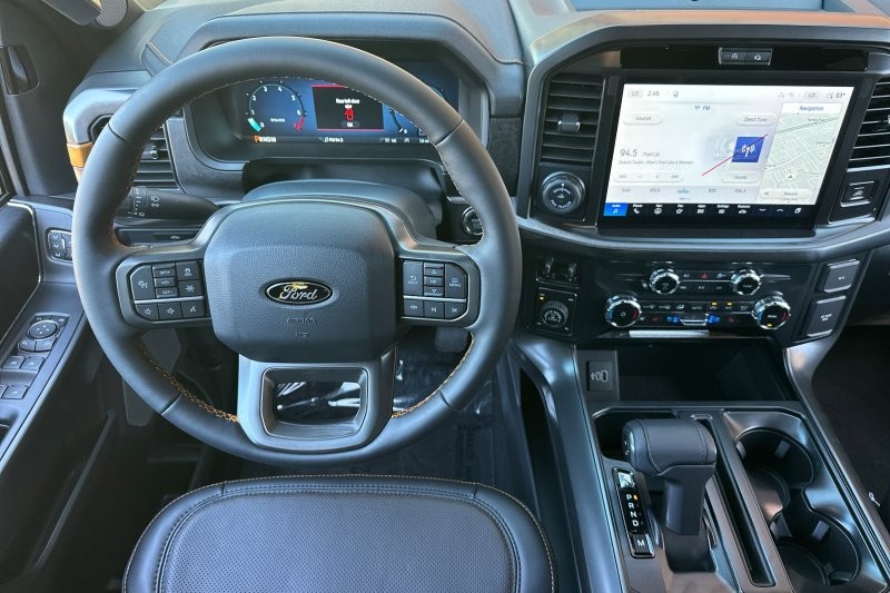 Ford F-150 Vehicle Full-screen Gallery Image 15
