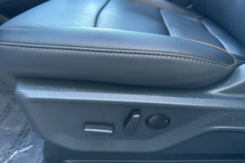 Ford F-150 Vehicle Full-screen Gallery Image 13