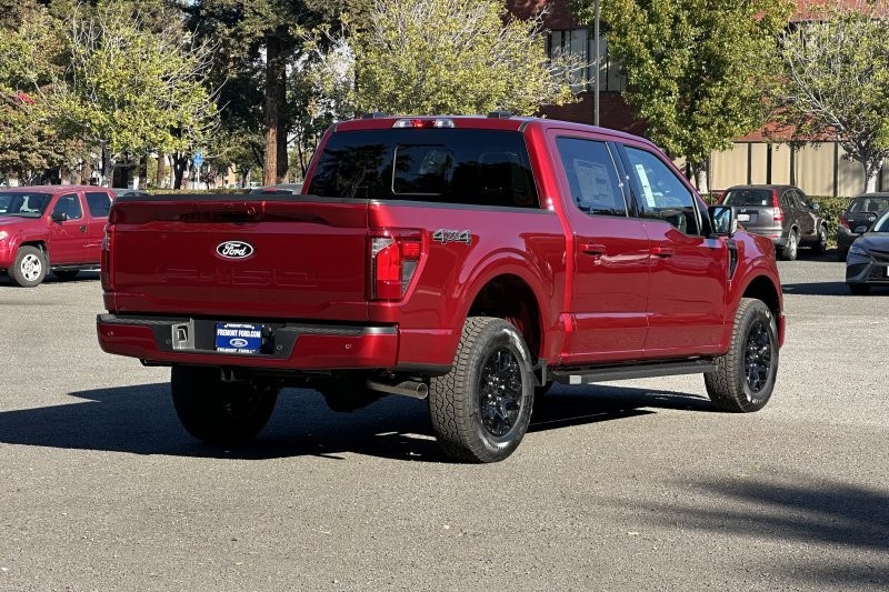 Ford F-150 Vehicle Full-screen Gallery Image 03