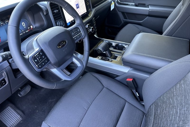 Ford F-150 Vehicle Full-screen Gallery Image 09