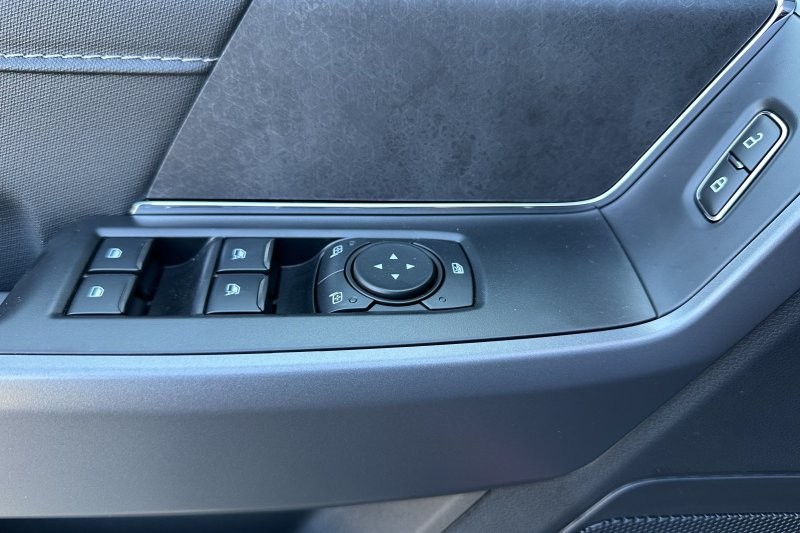 Ford F-150 Vehicle Full-screen Gallery Image 10