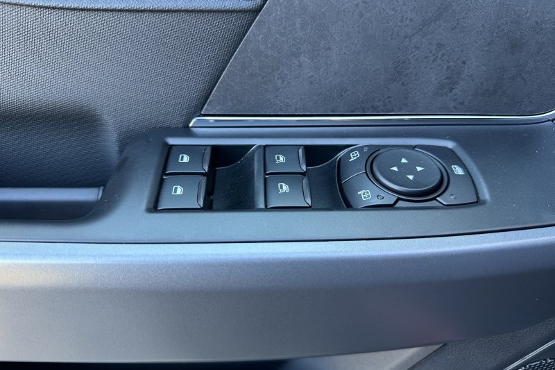 Ford F-150 Vehicle Full-screen Gallery Image 11