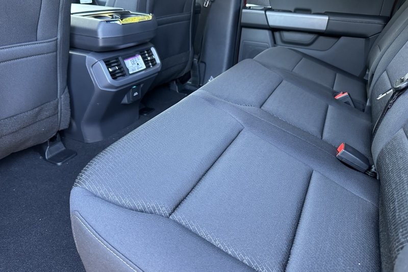 Ford F-150 Vehicle Full-screen Gallery Image 12