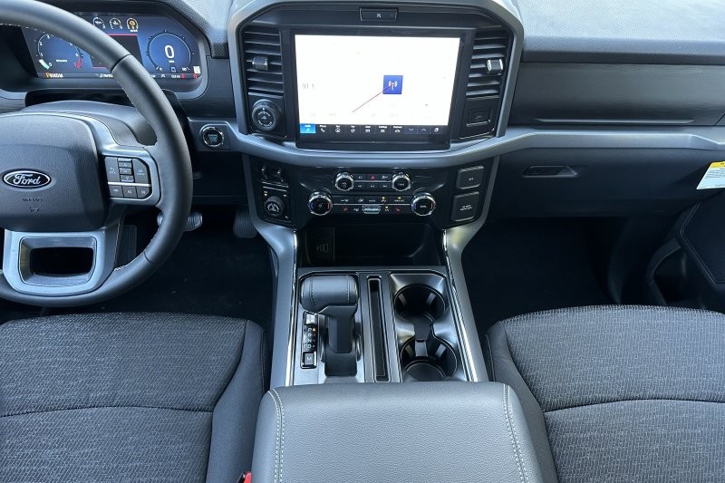 Ford F-150 Vehicle Full-screen Gallery Image 14