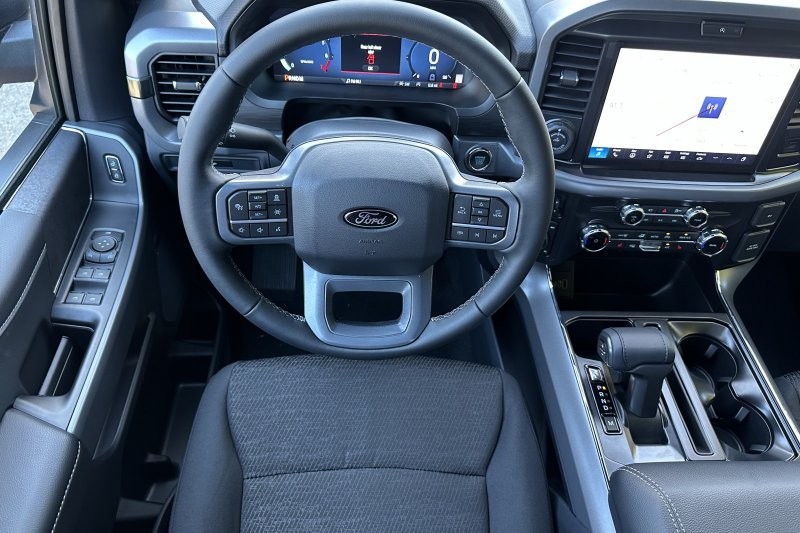 Ford F-150 Vehicle Full-screen Gallery Image 15