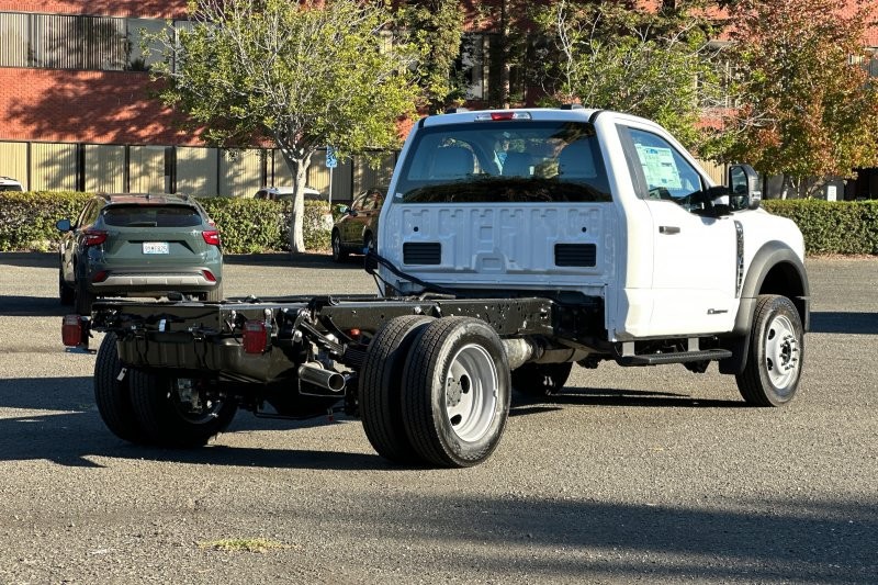 Ford F-450SD Vehicle Full-screen Gallery Image 03