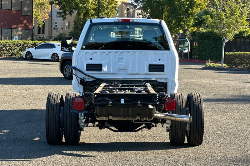 Ford F-450SD Vehicle Full-screen Gallery Image 04