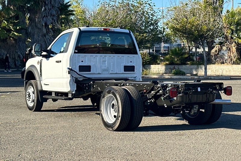 Ford F-450SD Vehicle Full-screen Gallery Image 05