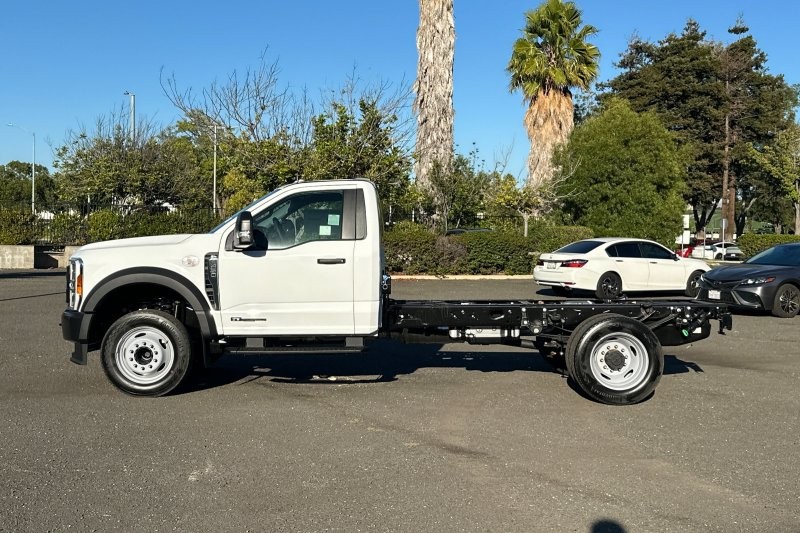 Ford F-450SD Vehicle Full-screen Gallery Image 06