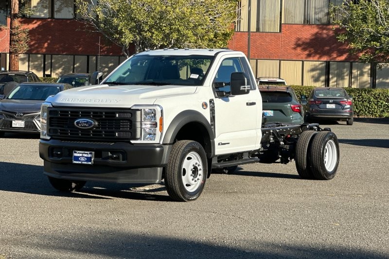 Ford F-450SD Vehicle Full-screen Gallery Image 07