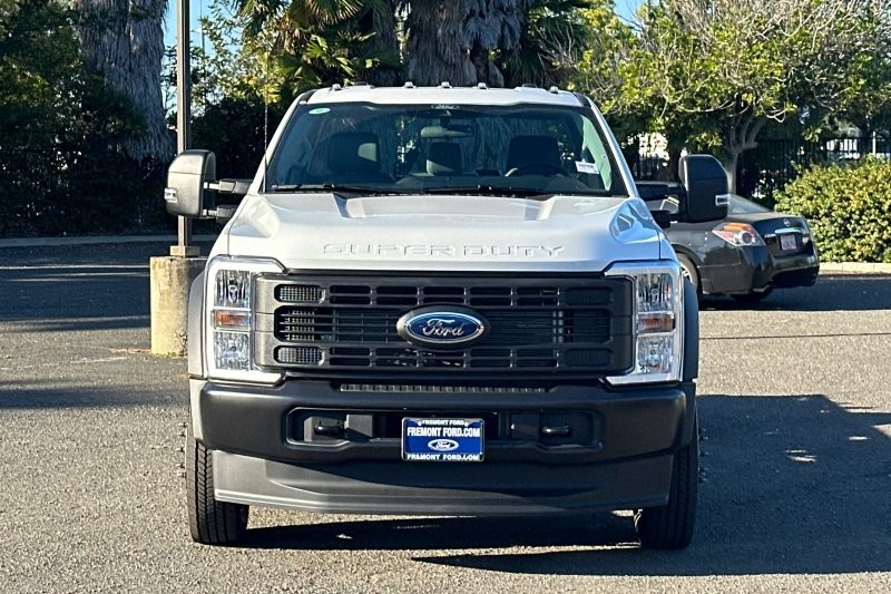 Ford F-450SD Vehicle Full-screen Gallery Image 08