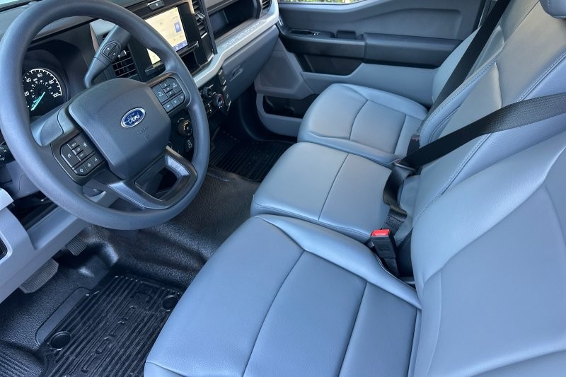 Ford F-450SD Vehicle Full-screen Gallery Image 09