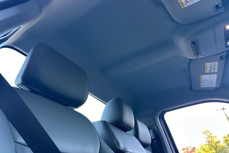 Ford F-450SD Vehicle Full-screen Gallery Image 15
