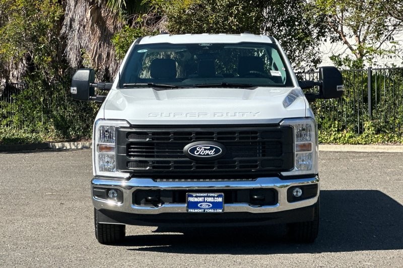 Ford F-250SD Vehicle Full-screen Gallery Image 08
