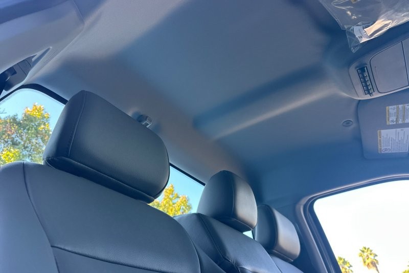 Ford F-250SD Vehicle Full-screen Gallery Image 15
