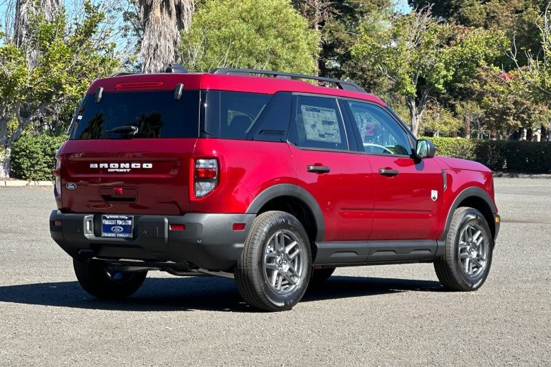Ford Bronco Sport Vehicle Full-screen Gallery Image 03