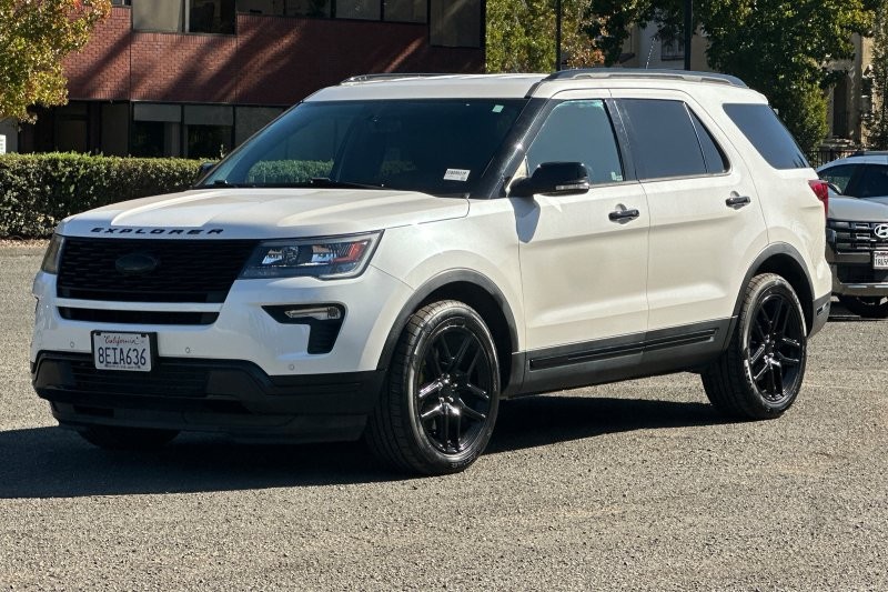 Ford Explorer Vehicle Full-screen Gallery Image 08