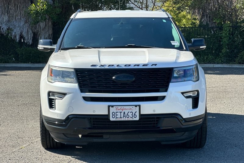 Ford Explorer Vehicle Full-screen Gallery Image 09