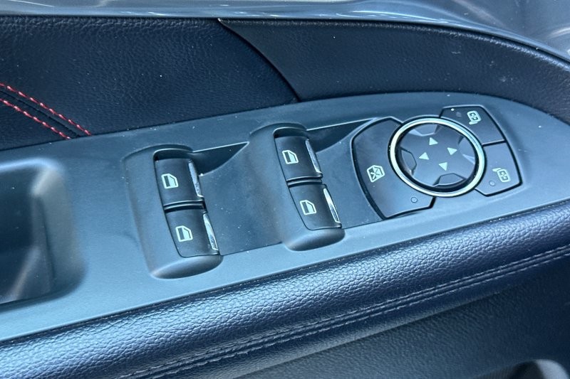 Ford Explorer Vehicle Full-screen Gallery Image 12