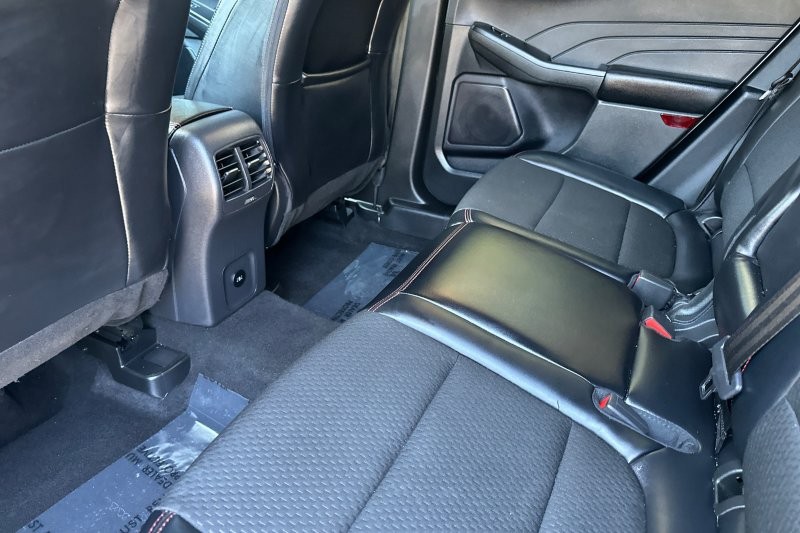 Ford Escape Vehicle Full-screen Gallery Image 14