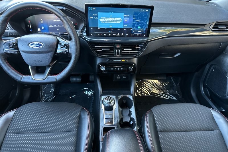 Ford Escape Vehicle Full-screen Gallery Image 15