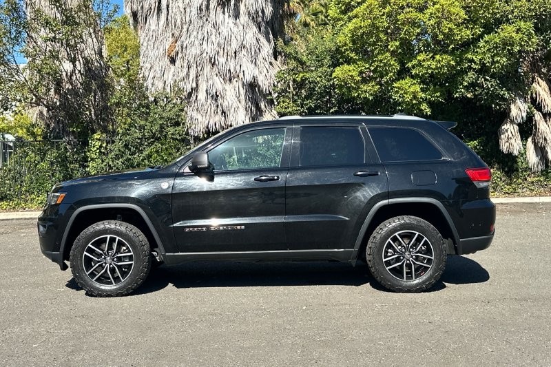 Jeep Grand Cherokee Vehicle Full-screen Gallery Image 07