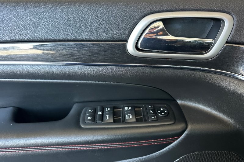 Jeep Grand Cherokee Vehicle Full-screen Gallery Image 11