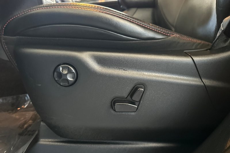 Jeep Grand Cherokee Vehicle Full-screen Gallery Image 13