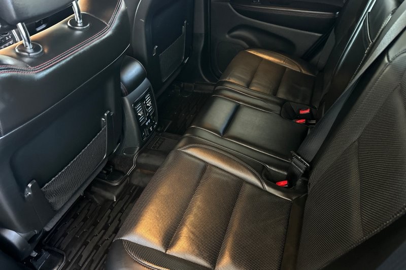 Jeep Grand Cherokee Vehicle Full-screen Gallery Image 14