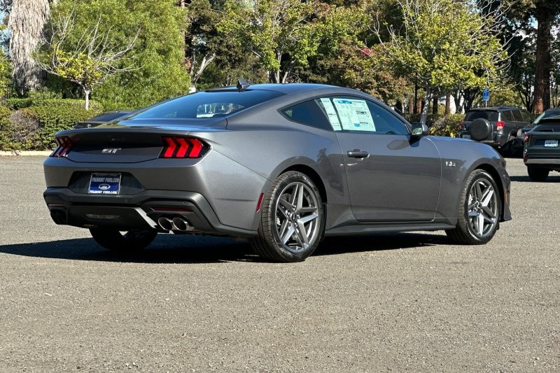 Ford Mustang Vehicle Full-screen Gallery Image 03