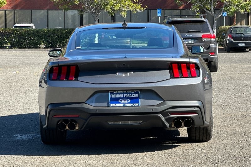 Ford Mustang Vehicle Full-screen Gallery Image 04