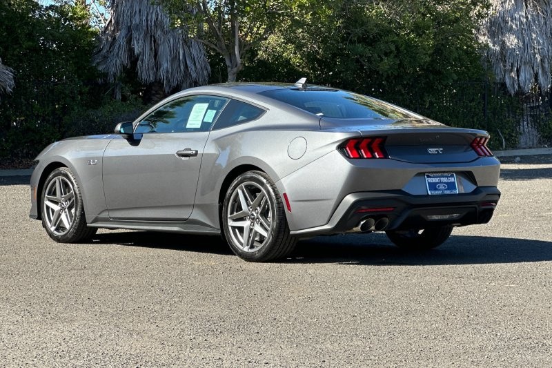 Ford Mustang Vehicle Full-screen Gallery Image 05