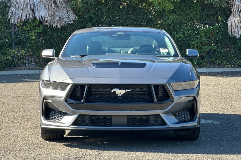 Ford Mustang Vehicle Full-screen Gallery Image 08